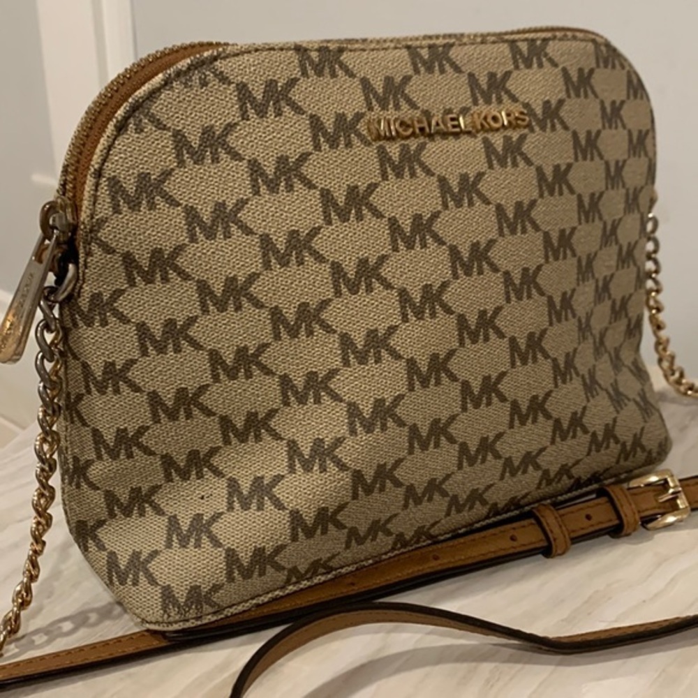 Michael Kors Cindy Jet Set Gold Chain Signature Crossbody